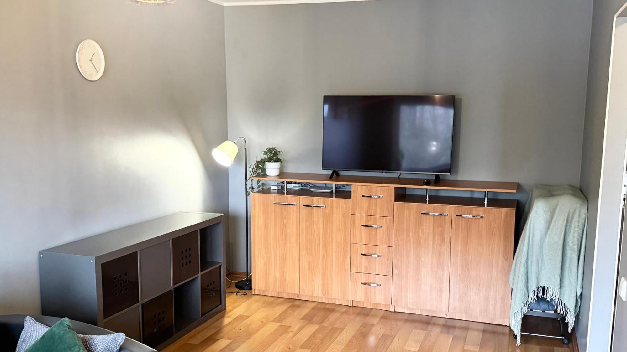 Quiet And Comfortable With Parking For A For Two, One Or A Couple Guests With A Child Lägenhet