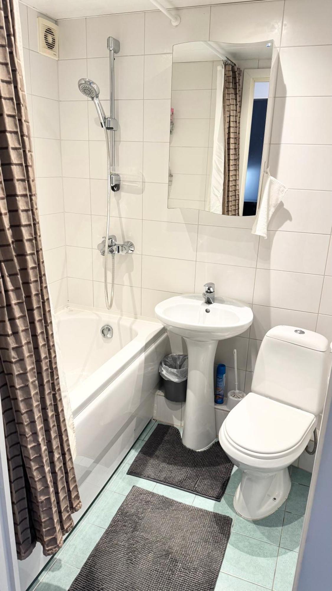 Quiet And Comfortable With Parking For A For Two, One Or A Couple Guests With A Child Tallinn